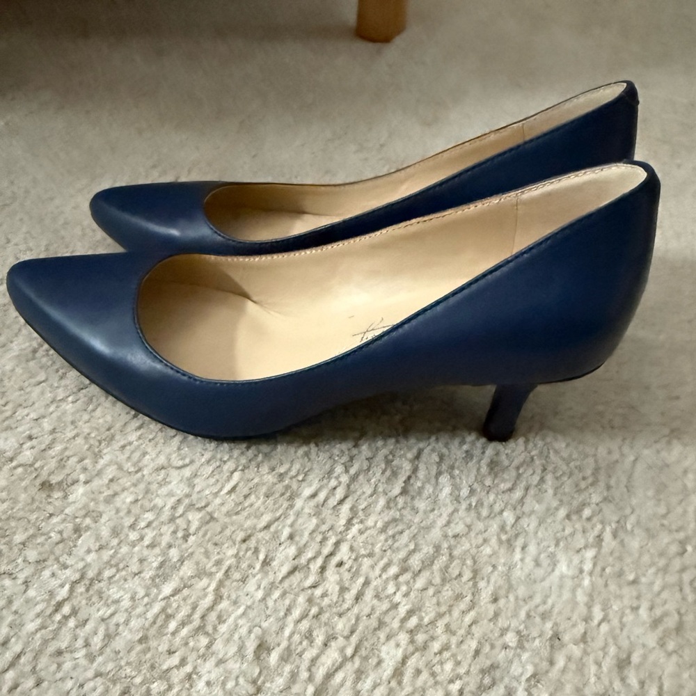 Elegant Blue Women's kitten heels - size 4